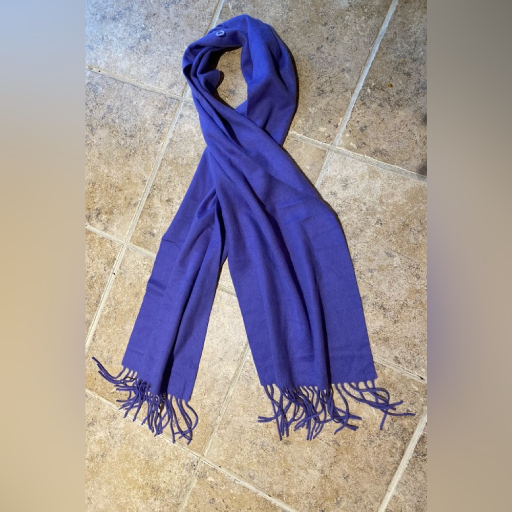 NWOT Emy Montenoni - Unisex CASHMERE BLEND purple large scarf, fringes, 62”x 12”